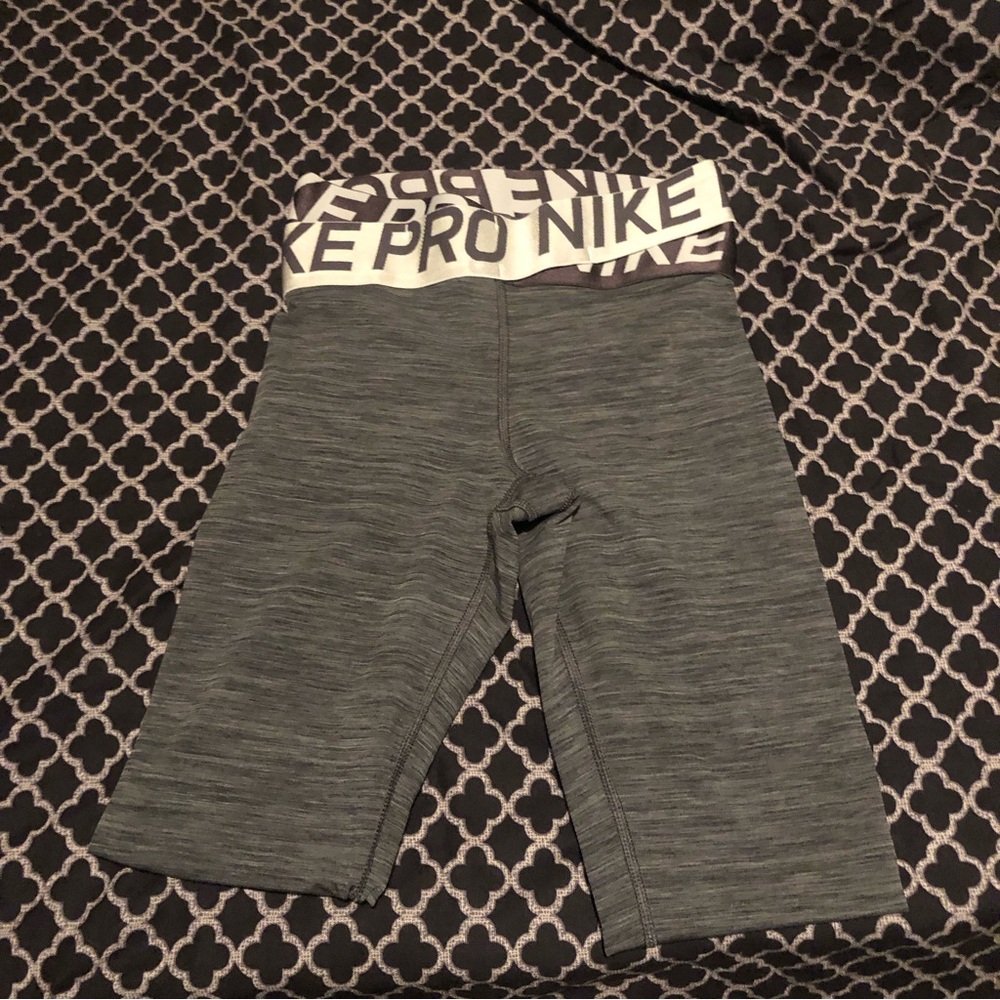 Nike Pro High Waist Cross Over Legging Cutout Detail Size XS Gray Black B7